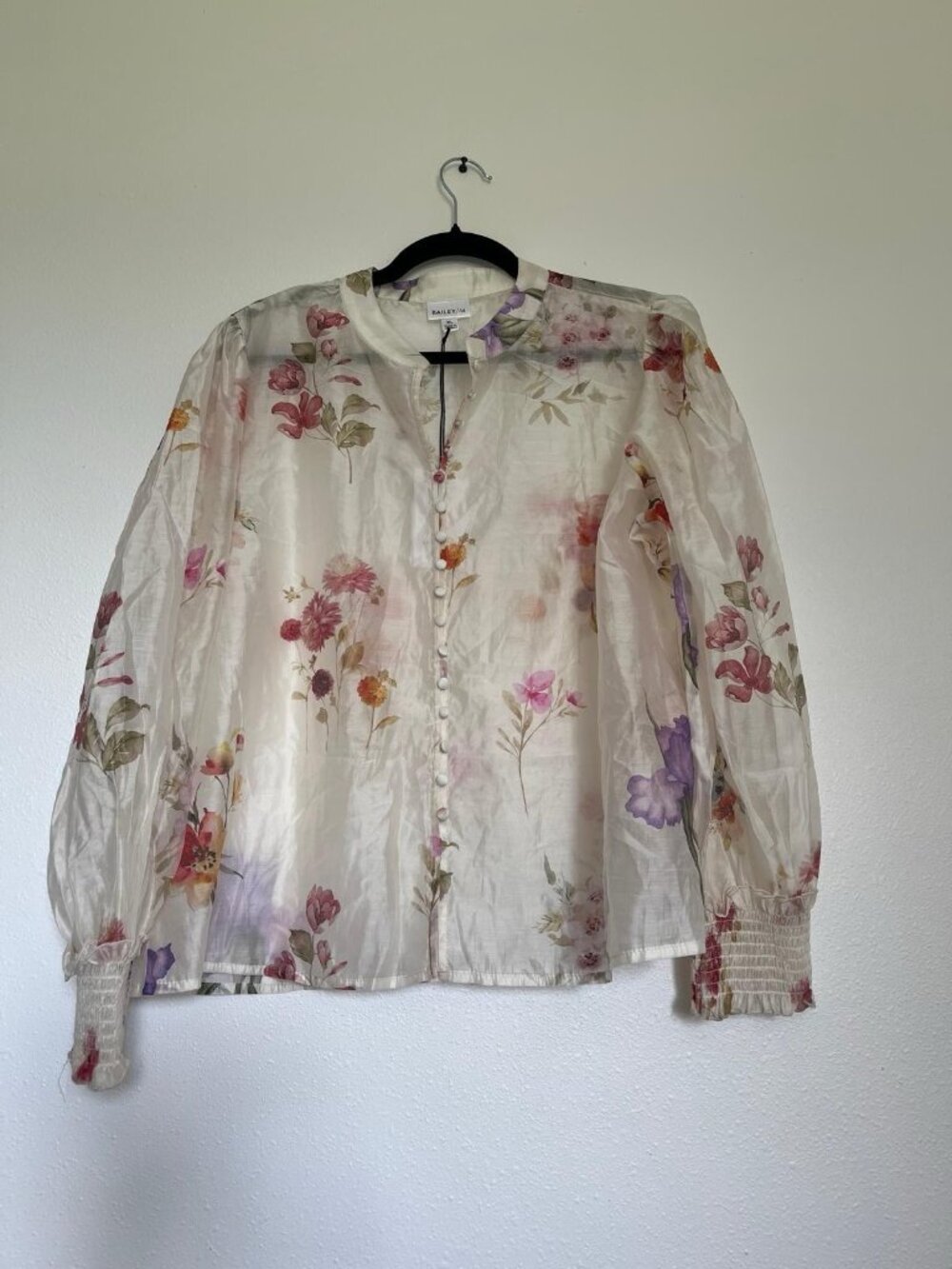 NWT WOMENS BAILEY 44 LIGHT SILKY FLORAL LAYOCELL BUTTONS Size XL